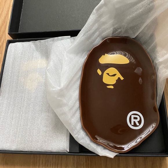 A BATHING APE CONDIMENT PLATES 
1 Orignial Box - 2 plates included - Picture 4 of 4
